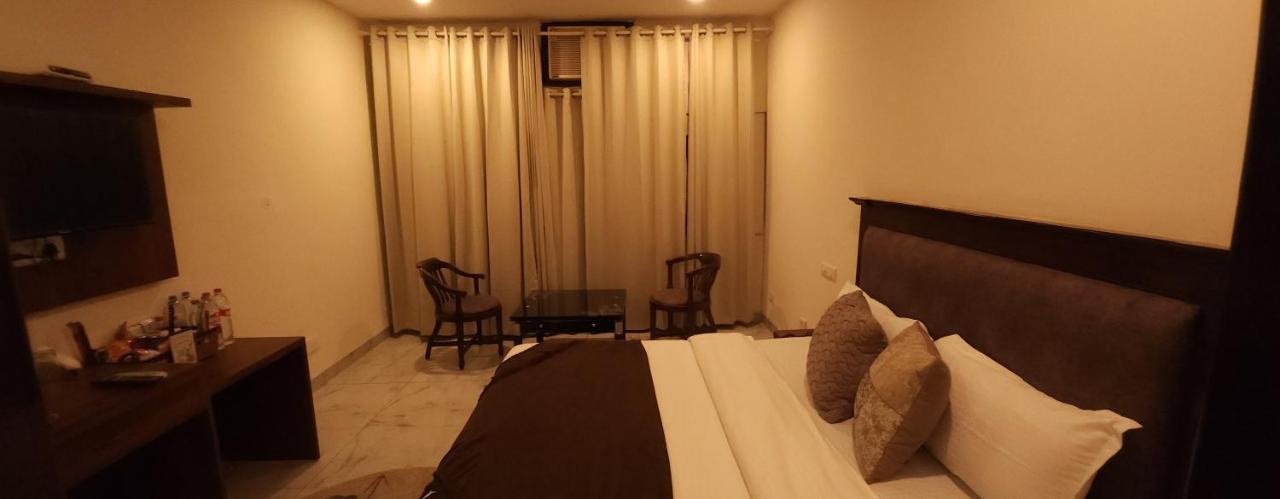 Hotel Multitech Premium Chandīgarh Eksteriør bilde